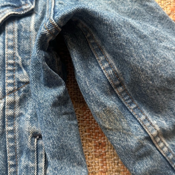 Vintage Levi's Classic Denim Boyfriend Jacket - Picture 9 of 13